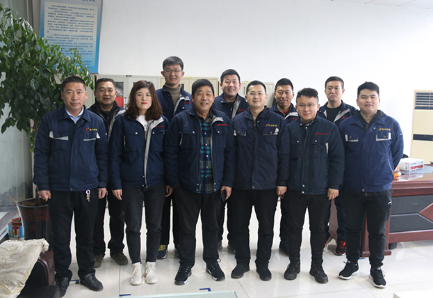 山東華力售后服務(wù)團(tuán)隊(duì) \