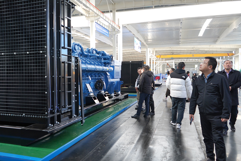 中電協(xié)會(huì)員參觀山東華力機(jī)電發(fā)電機(jī)組生產(chǎn)車間